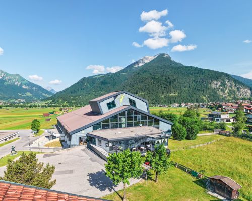Tennis Und Kletterhalle Ehrwald Aussen 12